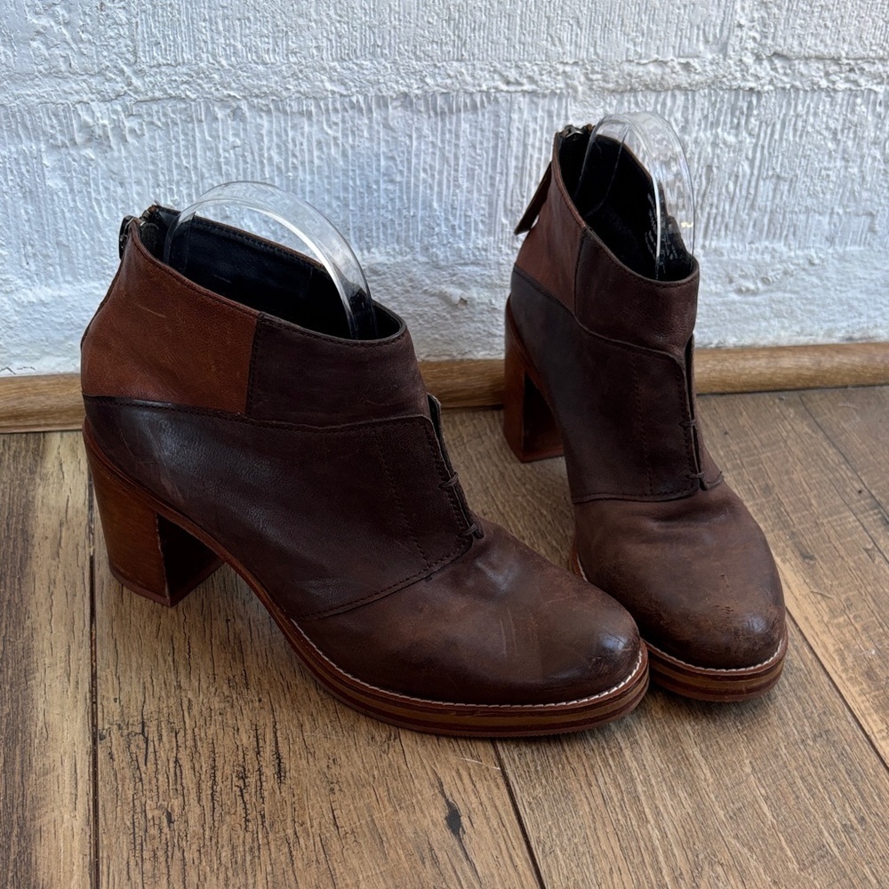 J Shoes Leather Marylebone Stacked Two-Tone Heeled Boots sz 8